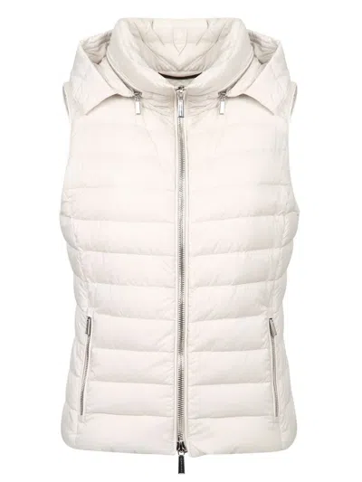 Moorer Vests In White