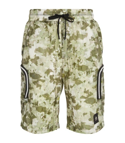 Moose Knuckles Cargo Shorts In Green