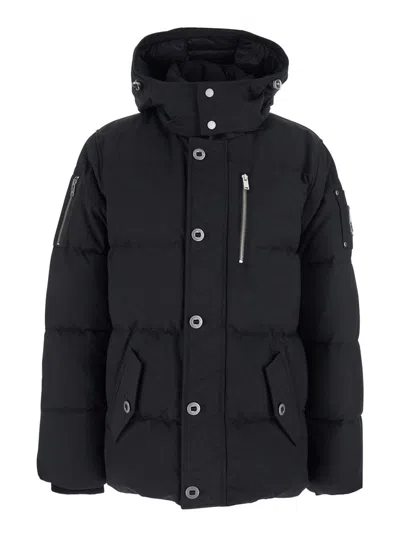 MOOSE KNUCKLES 'FORRESTVILLE' BLACK DOWN JACKET WITH FIXED HOOD AND LOGO PATCH ON THE SLEEVE IN COTTON BLEND MAN
