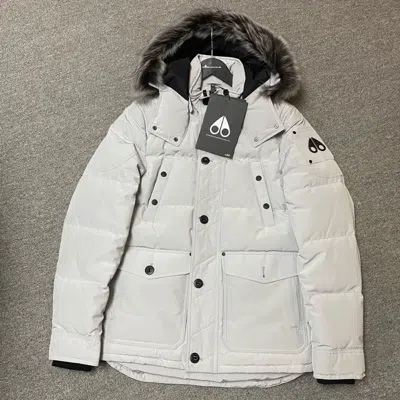 Moose Knuckles Logo Zipper Down Jacket In White