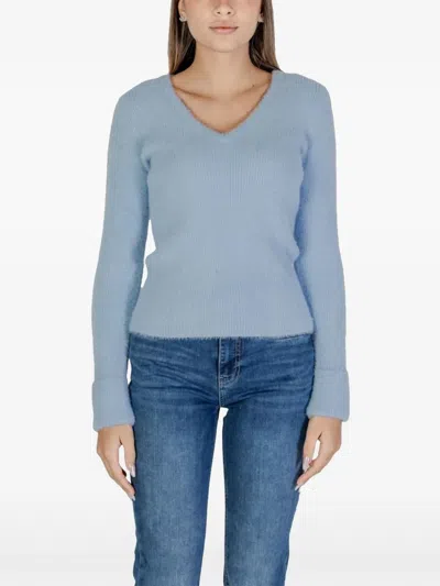 Morgan Fluffy Ribbed V-neck Sweater In Blue