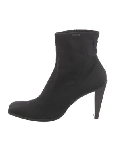 Pre-owned Moschino Boots In Black