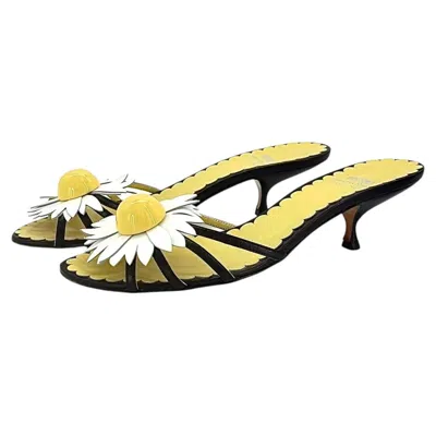 Pre-owned Moschino Cheap And Chic Daisy Flower Leather Kitten Heel Mules Sandals 38 In Beige