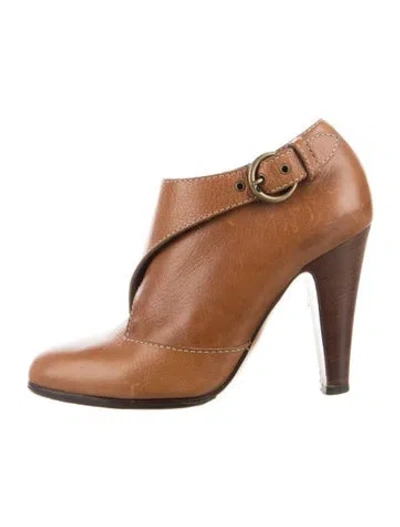 Pre-owned Moschino Leather Pumps In Yellow