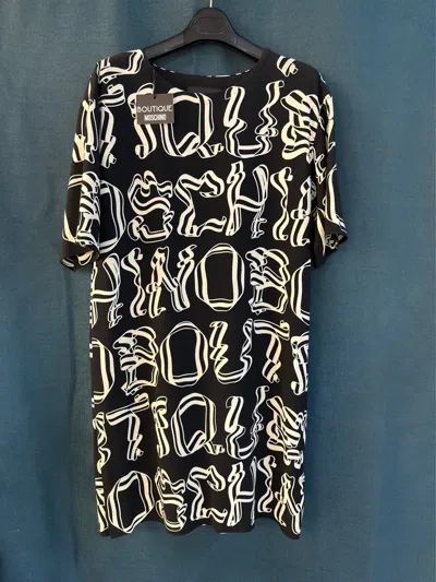 Moschino Letter Printed T-shirt In Black