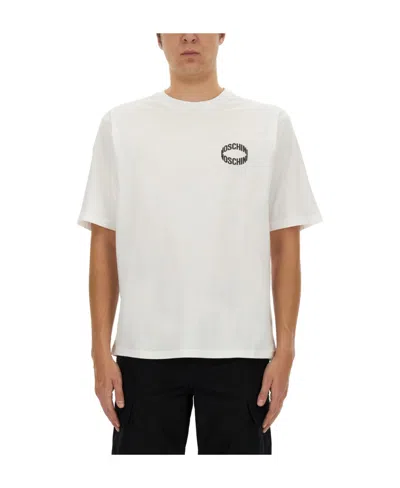 Tシャツ・カットソー Moschino FW22 CREWNECK T-SHIRT (07867241_2001) Moschino Logo Crew Neck T-shirt In Black | ModeSens