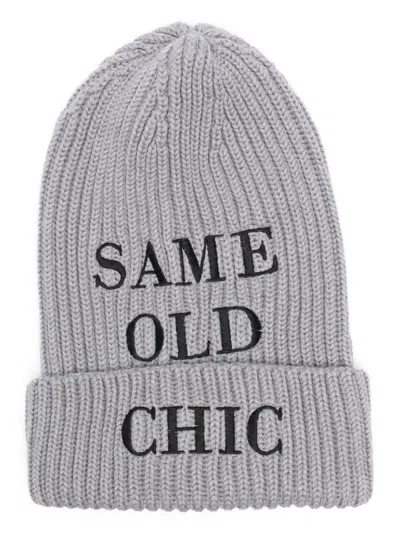 Moschino Logo-patch Beanie In Grey