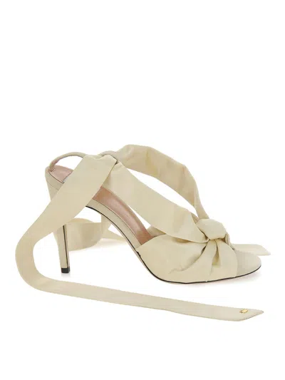 Moschino Nodo Sandal In Neutral