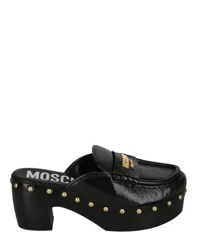 Moschino Patent Leather Logo Clogs In Black
