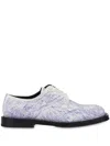 Moschino Oxford-schuhe Mit Print In Weiss