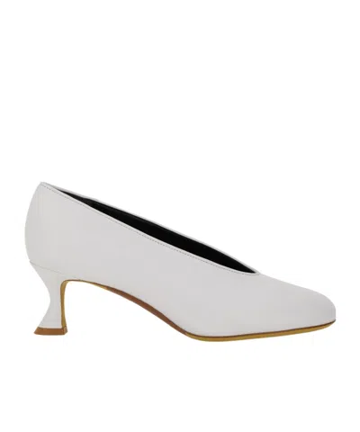 Moschino Round Toe Pumps In White