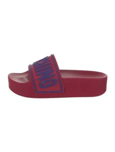 Pre-owned Moschino Rubber Graphic Print Slides In Burgundy