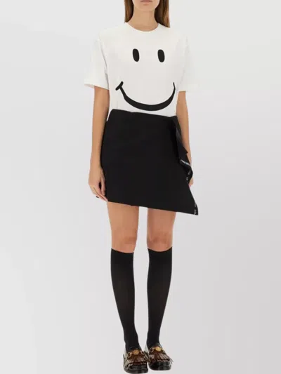 Moschino Smiley Face Print Short Sleeve Crew Neck Top In White