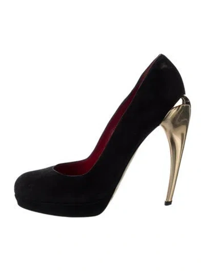 Pre-owned Moschino Suede Embroidered Accent Pumps In Black