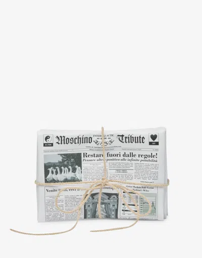 Moschino Zeitungstasche In White