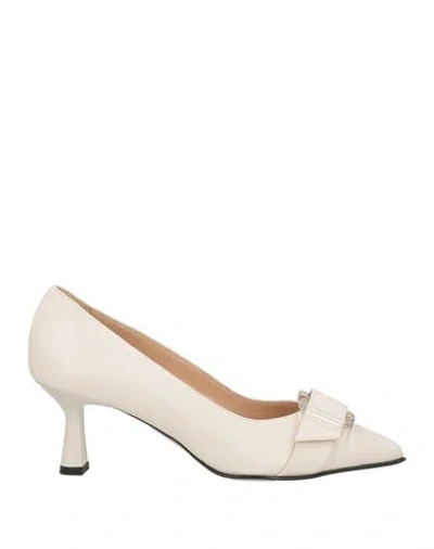 Mot-clè Woman Pumps Ivory Size 7 Leather In White