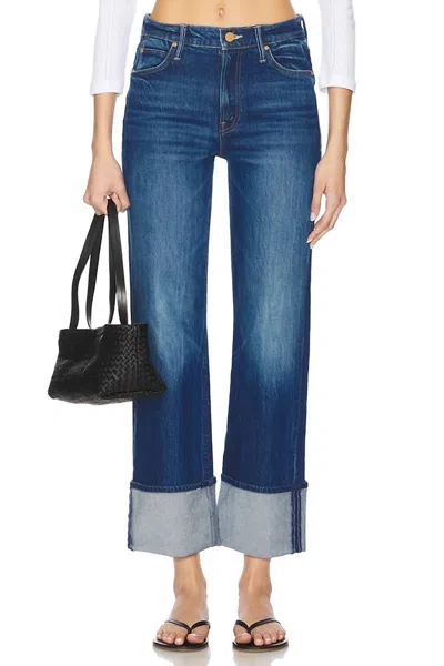 MOTHER CHECKERBOARD DUSTER FLOOD CUFF JEANS IN BLUE