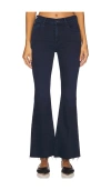Mother The Weekender Fray Jeans Chip On My Shoulder In Blue
