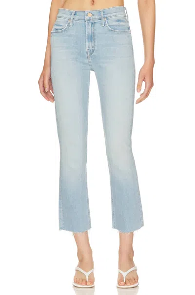 Mother Mid Rise Dazzler Crop Fray Jeans In Sun Kiss In Blue