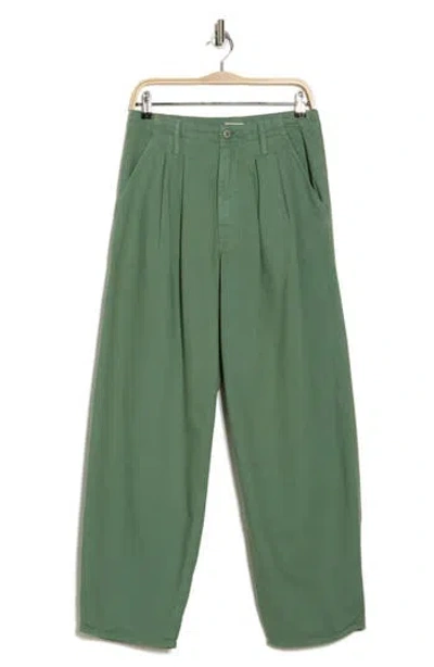 Mother The Pleated Chute Prep Ankle Pants In Hedge Green