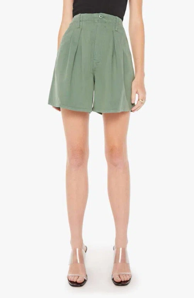 Mother The Pleated Chute Prep Shorts In Hdg Hedge Green