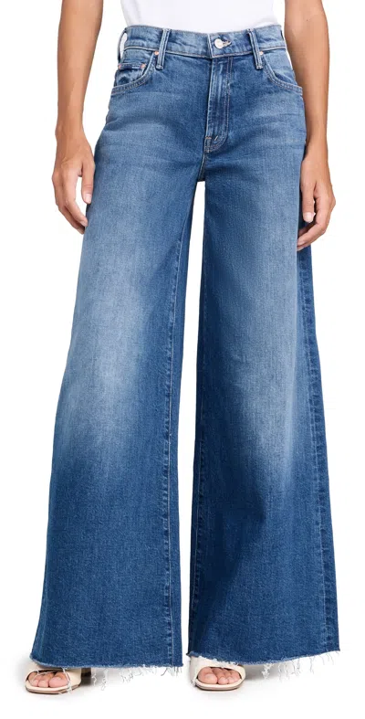 Mother The Swisher Sneak Fray Jeans In Blue