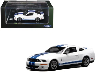 Motorhelix 2007 Ford Mustang Shelby Gt500 Performance White With Blue Stripes 1/64 Diecast Model Car By Motorhe