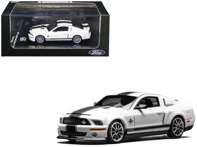 Motorhelix 2007 Ford Mustang Shelby Gt500 Super Snake Performance White With Matt Black Stripes 1/64 Diecast Mo