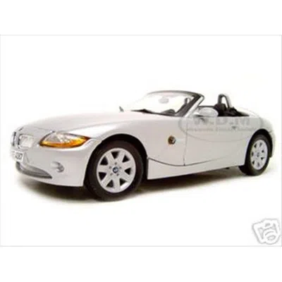 Motormax 1 By 18 Bmw Z4 Convertible Diecast Model Car, Silver In Gray
