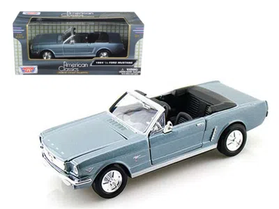 MOTORMAX 1964 1/2 FORD MUSTANG CONVERTIBLE LIGHT BLUE 1/24 DIECAST MODEL CAR BY MOTORMAX