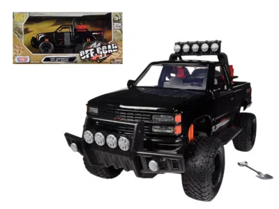 Motormax 1992 Chevrolet 454 Ss Pickup Truck Off Road Black 1/24 Diecast Model By