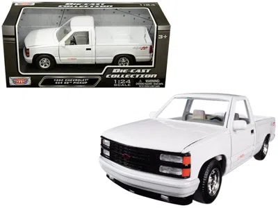 Motormax 1992 Chevrolet 454 Ss Pickup Truck White 1/24 Diecast Model Car By
