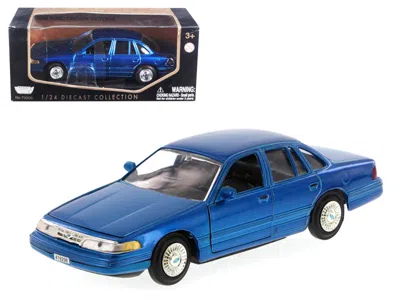 Motormax 1998 Ford Crown Victoria Blue 1/24 Diecast Model Car By