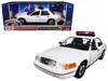 Motormax 2001 Ford Crown Victoria Police Car Plain White With Flashing Light Bar And Front And Rear Lights An