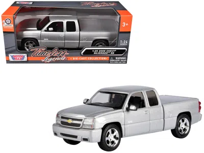 Motormax 2006 Chevrolet Silverado Ss Pickup Truck Silver Metallic "timeless Legends" Series 1/25 Diecast Mode