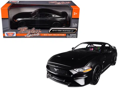 Motormax 2018 Ford Mustang Gt 5.0 Matt Black With Black Wheels 1/24 Diecast Model Car By