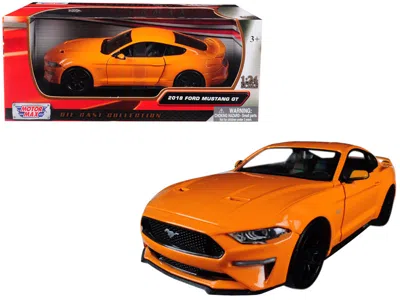 Motormax 2018 Ford Mustang Gt 5.0 Orange With Black Wheels 1/24 Diecast Model Car By