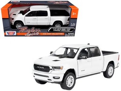Motormax 2019 Ram 1500 Laramie Crew Cab Pickup Truck White "timeless Legends" Series 1/24 Diecast Model Car B