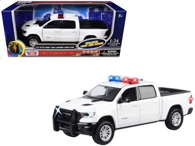 Motormax 2019 Ram 1500 Laramie Crew Cab Pickup Truck White With Flashing Light Bar And Front And Rear Lights 