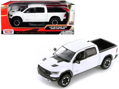 Motormax 2019 Ram 1500 Rebel Crew Cab Pickup Truck White 1/24-1/27 Diecast Model Car By