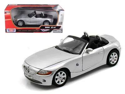 Motormax Bmw Z4 Convertible Silver 1/18 Diecast Model Car By