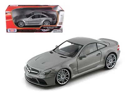 Motormax Mercedes Sl65 Amg Black Series (r230) Grey 1/18 Diecast Model Car By