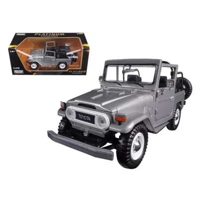 Motormax Toyota Fj40 Fj 40 Convertible Silver 1-24 Diecast Model Car