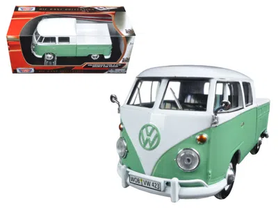 Motormax Volkswagen Type 2 (t1) Double Cab Pickup Truck White And Green 1/24 Diecast Model Car By