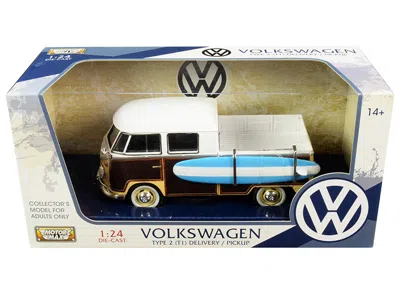 Motormax Volkswagen Type 2 (t1) Pickup White And Yellow With Wood Paneling With Surfboard 1/24 Diecast Model