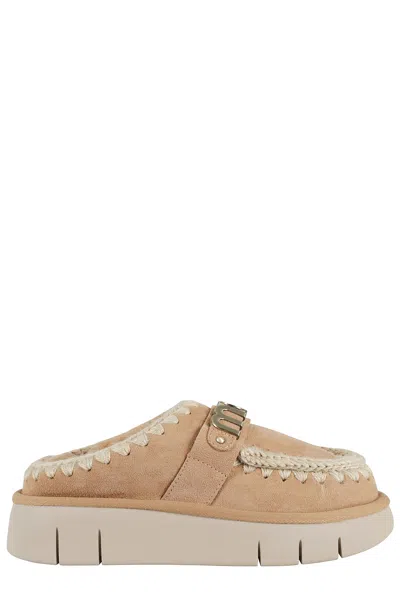 Mou Bounce Clog Metal Logo In Neutral