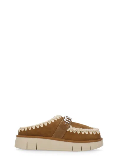 Mou Bounce Clog Metal Logo Slippers In Brown