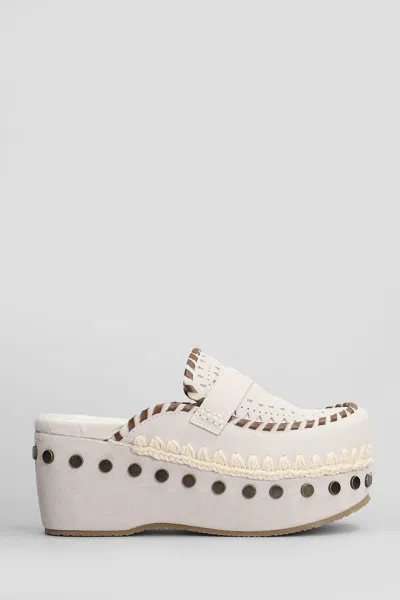 Mou Clog Leather Slipper-mule In Grey Suede In Beige