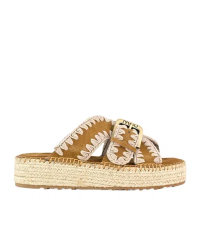 Mou Crossover Strapped Sandals In Gold