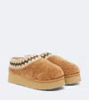 Mou Shearling Platform Mules In Brown